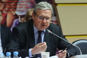 Справятся ли беспомощные министры с собственными законами?