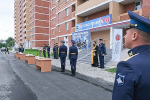 Жилье для военнослужащих // Изъять у застройщиков и передать военным