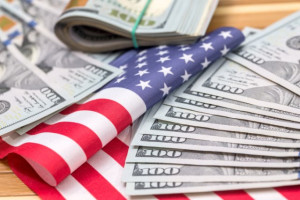 «Хоть под 1000%»: Кредитами Киева воспользуются спекулянты в США